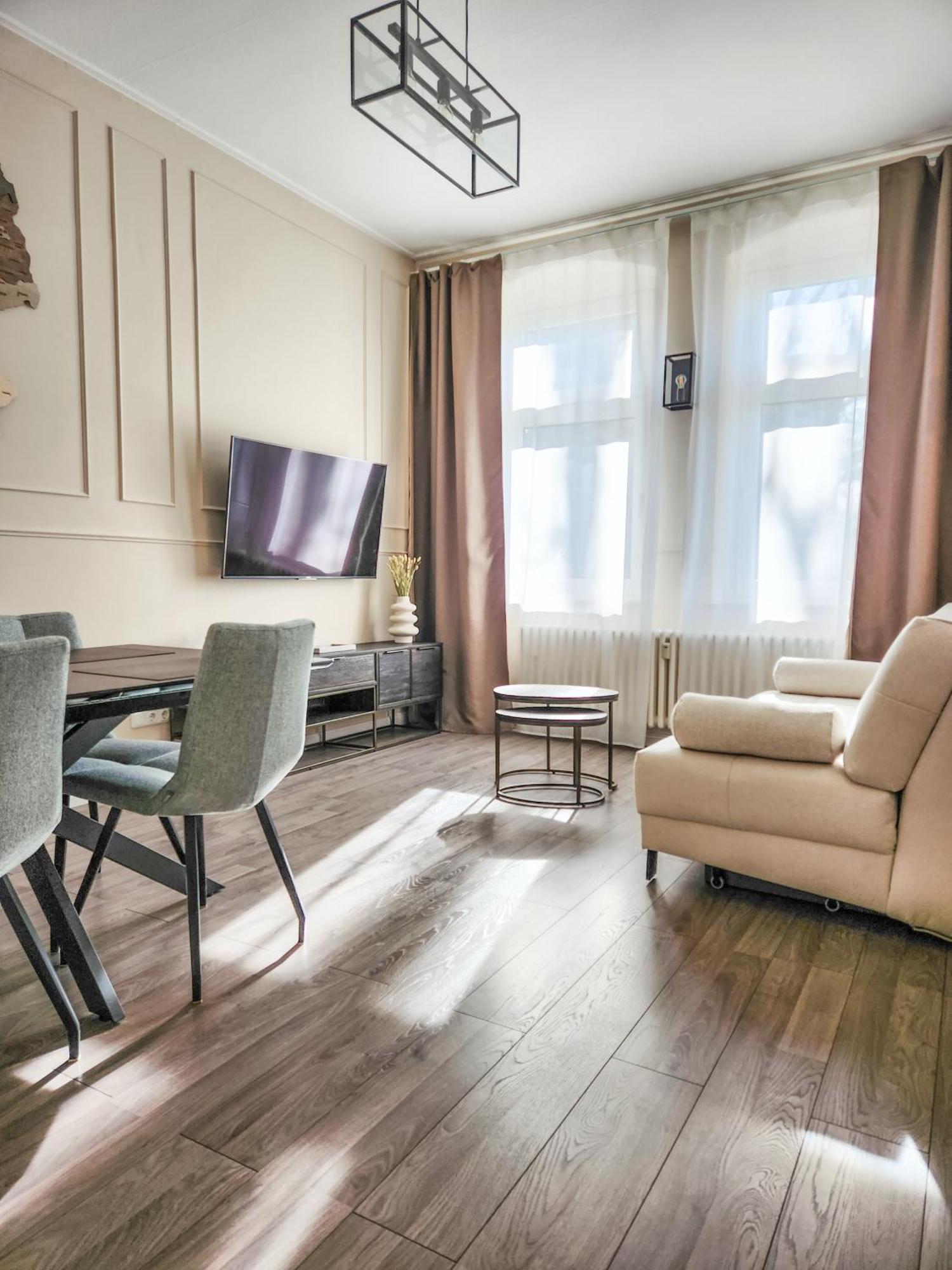 Geli Homes L1 - 2X Zimmer, 2X Kingsize Bett, 1 Bis 4 Personen, Parkplatz, Tv, Wifi, Top Kueche, Kaffee, Tee Lünen Exterior foto